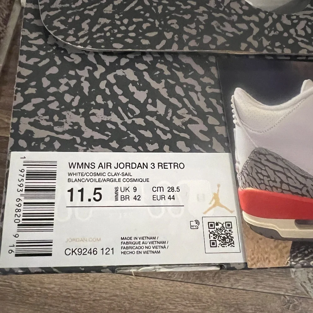 Orange Air Jordan 3 - Picture 4 of 6